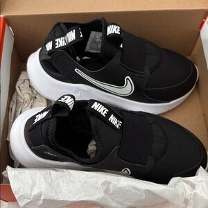 NWT Nike Flex Runner 3 Sneakers